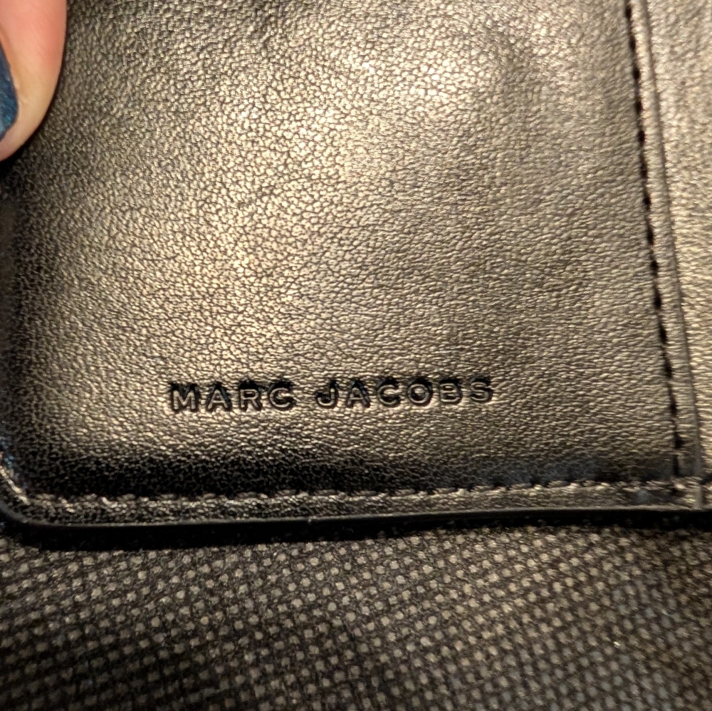 Marc JacobsLogo Leather Compact Wallet It's New! - Picture 5 of 9